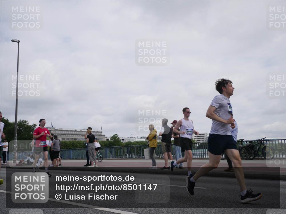 29.06.2025 - hella hamburg halbmarathon Luisa Fischer http://msf.ph/oto/8501147 29.06.2025 10:07:39 Kennedybrücke 11582, 10962, 2011, 4146, 4904, 6311, 8217, 10213 meine-sportfotos.de