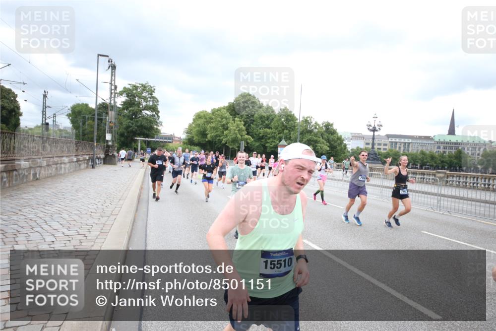 29.06.2025 - hella hamburg halbmarathon Jannik Wohlers http://msf.ph/oto/8501151 29.06.2025 10:57:43 Lombardsbrücke 1001, 1388, 2043, 2169, 2273, 2275, 3644, 3936, 4117, 4429, 5104, 5676, 5782, 6316, 6337, 6825, 7262, 7556, 7783, 7977, 7990, 8076, 8439, 8440, 8441, 8442, 8512, 8713, 8888, 9180, 9319, 9398, 9436, 9481, 9832, 10058, 10380, 10462, 10560, 10635, 10737, 10937, 11037, 11263, 11353, 11392, 11615, 11636, 11732, 12122, 13218, 13226, 13352, 13358, 13364, 13469, 13553, 13804, 14453, 14507, 14533, 14634, 14685, 15282, 15510, 15552, 15916, 16329, 16349, 17881 meine-sportfotos.de