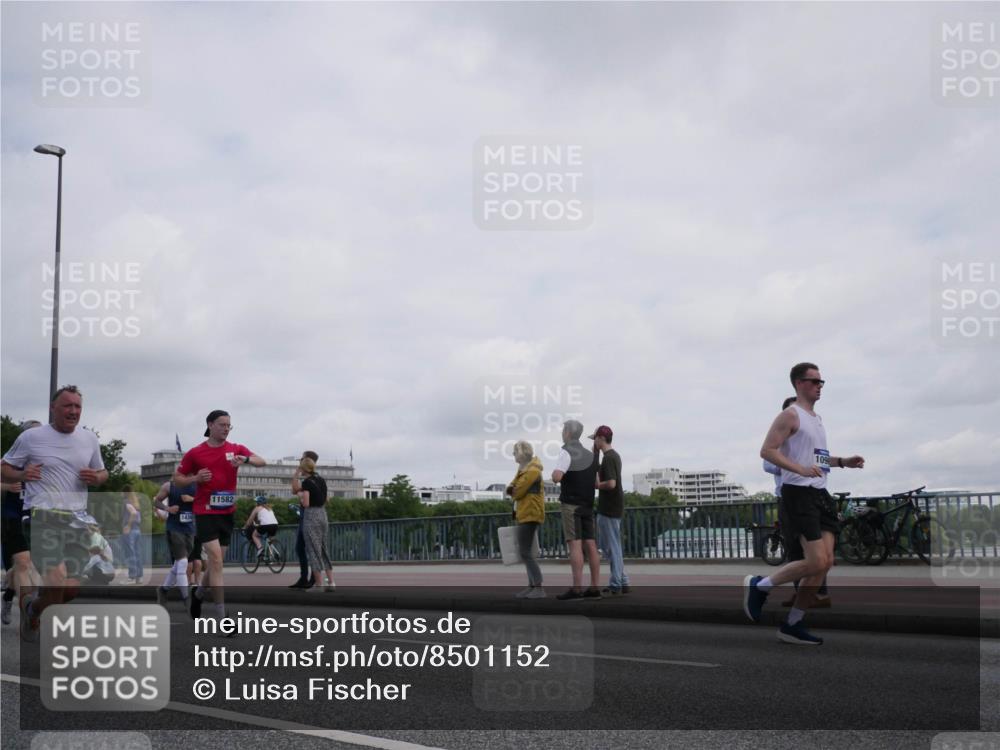 29.06.2025 - hella hamburg halbmarathon Luisa Fischer http://msf.ph/oto/8501152 29.06.2025 10:07:40 Kennedybrücke 11582, 109, 2011, 4146, 4904, 6311, 8217, 10213 meine-sportfotos.de