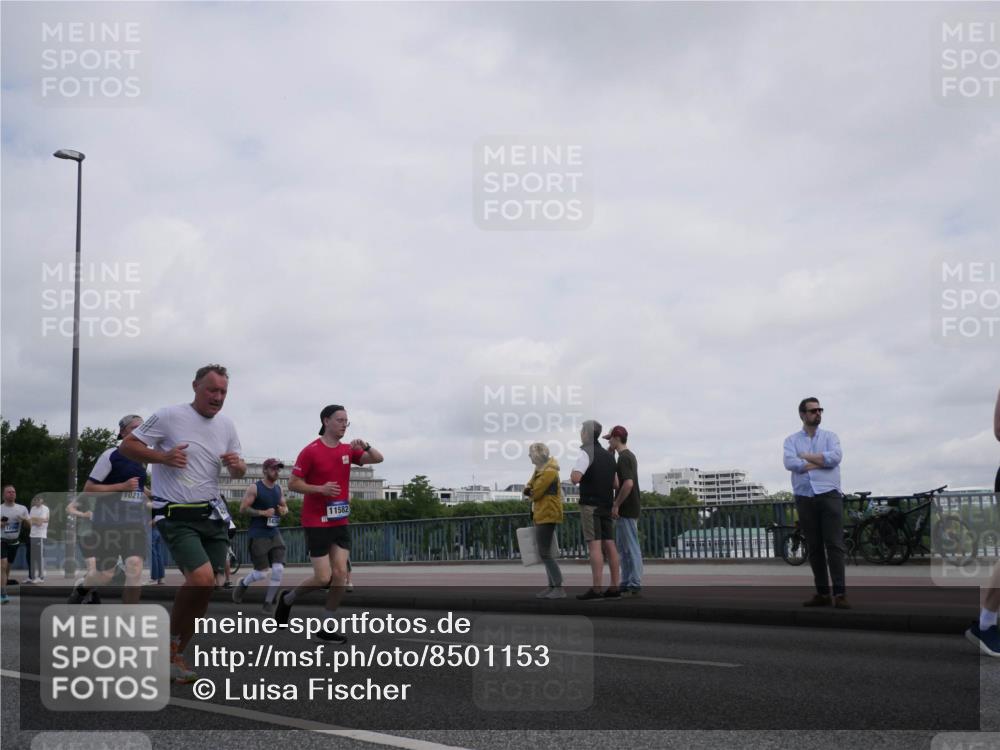 29.06.2025 - hella hamburg halbmarathon Luisa Fischer http://msf.ph/oto/8501153 29.06.2025 10:07:40 Kennedybrücke 10213, 1434, 11582, 2011, 4146, 4904, 6311, 8217, 10213 meine-sportfotos.de