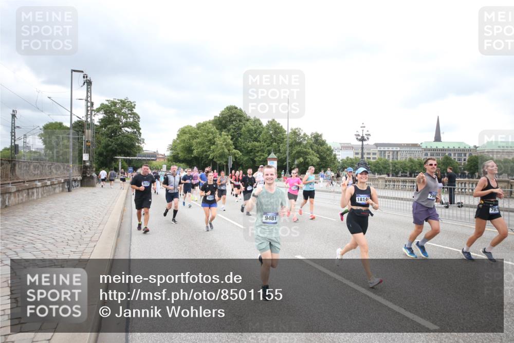 29.06.2025 - hella hamburg halbmarathon Jannik Wohlers http://msf.ph/oto/8501155 29.06.2025 10:57:44 Lombardsbrücke 1001, 1388, 2043, 2169, 2273, 2275, 3644, 3936, 4117, 4429, 5104, 5676, 5782, 6316, 6337, 6825, 7262, 7556, 7664, 7783, 7977, 7990, 8076, 8439, 8440, 8441, 8442, 8512, 8713, 8888, 9180, 9319, 9398, 9436, 9481, 9832, 10058, 10380, 10462, 10560, 10635, 10737, 10937, 11037, 11263, 11353, 11392, 11615, 11636, 11732, 12122, 13218, 13226, 13352, 13358, 13364, 13469, 13553, 13804, 14453, 14507, 14533, 14634, 14685, 15282, 15510, 15552, 15916, 16048, 16329, 16349, 17881 meine-sportfotos.de