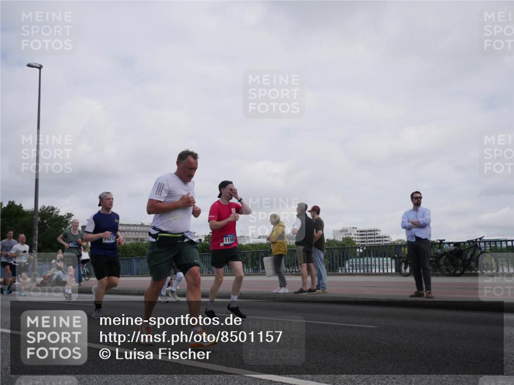 29.06.2025 - hella hamburg halbmarathon Luisa Fischer http://msf.ph/oto/8501157 29.06.2025 10:07:41 Kennedybrücke 213, 11582, 1316, 2011, 4146, 4904, 6311, 8089, 8217, 10213 meine-sportfotos.de