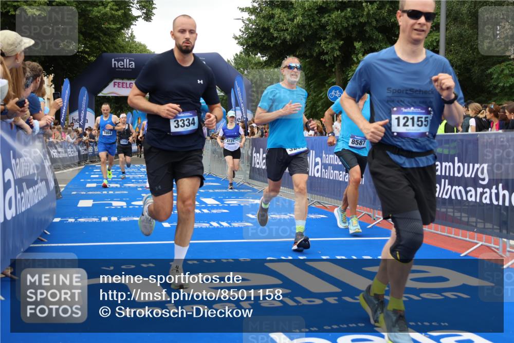 29.06.2025 - hella hamburg halbmarathon Strokosch-Dieckow http://msf.ph/oto/8501158 29.06.2025 10:53:02 Ziel 2111, 2208, 3059, 3258, 3334, 4121, 4770, 5907, 7509, 7864, 8587, 9093, 9537, 12155, 12367, 12519, 12910, 14323, 14791, 15430, 18590, 18720, 19208 meine-sportfotos.de