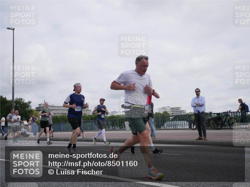 29.06.2025 - hella hamburg halbmarathon Luisa Fischer http://msf.ph/oto/8501160 29.06.2025 10:07:41 Kennedybrücke 10213, 1434, 582, 1316, 2011, 4146, 4904, 6311, 8089, 8217, 10213 meine-sportfotos.de