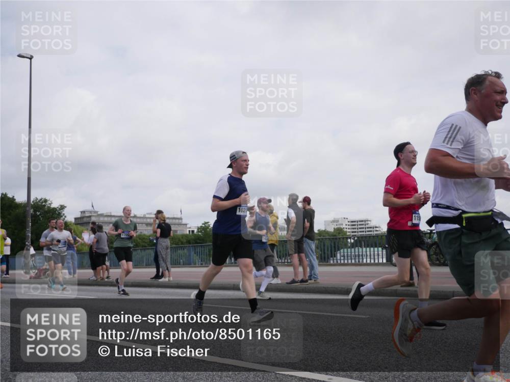 29.06.2025 - hella hamburg halbmarathon Luisa Fischer http://msf.ph/oto/8501165 29.06.2025 10:07:41 Kennedybrücke 1021, 1434, 115, 1316, 2011, 4146, 4904, 6311, 8089, 8217, 10213 meine-sportfotos.de