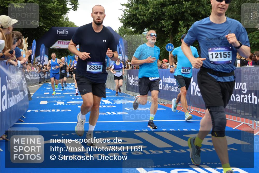 29.06.2025 - hella hamburg halbmarathon Strokosch-Dieckow http://msf.ph/oto/8501169 29.06.2025 10:53:02 Ziel 2111, 2208, 3059, 3258, 3334, 4121, 4770, 5907, 7509, 7864, 8587, 9093, 9537, 12155, 12367, 12519, 12910, 14323, 14791, 15430, 18590, 18720, 19208 meine-sportfotos.de