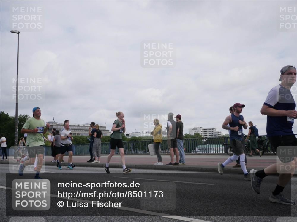 29.06.2025 - hella hamburg halbmarathon Luisa Fischer http://msf.ph/oto/8501173 29.06.2025 10:07:42 Kennedybrücke 3625, 129, 14, 1316, 2011, 2698, 4146, 4904, 6311, 8089, 8217, 10213 meine-sportfotos.de