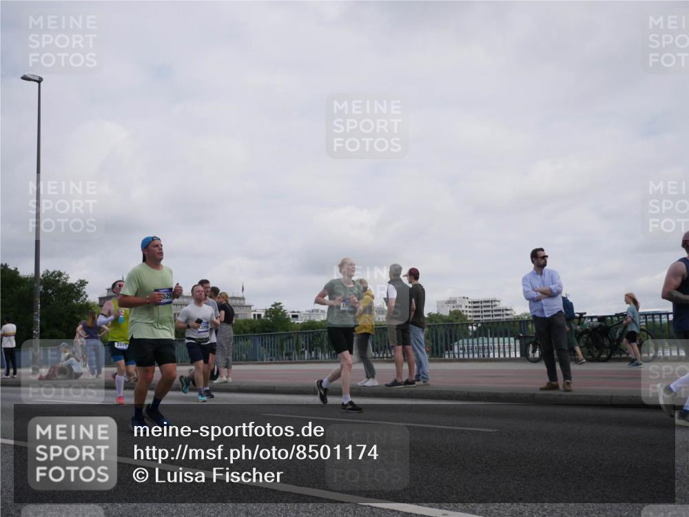 29.06.2025 - hella hamburg halbmarathon Luisa Fischer http://msf.ph/oto/8501174 29.06.2025 10:07:43 Kennedybrücke 2011, 25, 1709, 1316, 2011, 2463, 2698, 4146, 4904, 6311, 8089, 8217, 10213 meine-sportfotos.de