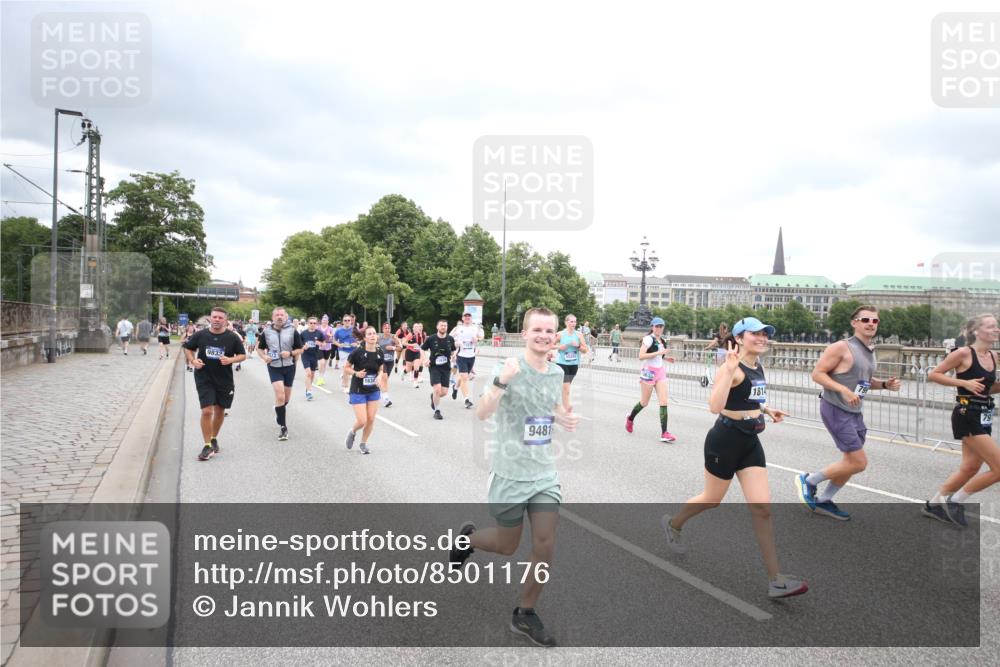 29.06.2025 - hella hamburg halbmarathon Jannik Wohlers http://msf.ph/oto/8501176 29.06.2025 10:57:44 Lombardsbrücke 1001, 1388, 2043, 2169, 2273, 2275, 3644, 3936, 4117, 4429, 5104, 5676, 5782, 6316, 6337, 6825, 7262, 7556, 7664, 7783, 7977, 7990, 8076, 8439, 8440, 8441, 8442, 8512, 8713, 8888, 9180, 9319, 9398, 9436, 9481, 9832, 10058, 10380, 10462, 10560, 10635, 10737, 10937, 11037, 11263, 11353, 11392, 11615, 11636, 11732, 12122, 13218, 13226, 13352, 13358, 13364, 13469, 13553, 13804, 14453, 14507, 14533, 14634, 14685, 15282, 15510, 15552, 15916, 16048, 16329, 16349, 17881 meine-sportfotos.de