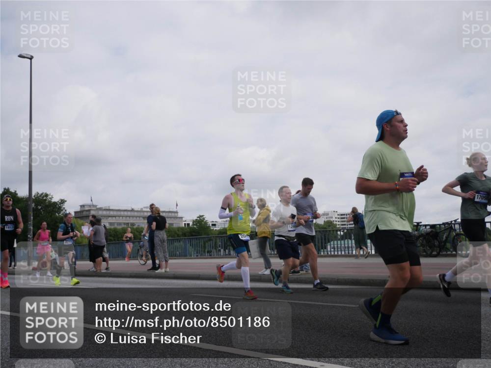 29.06.2025 - hella hamburg halbmarathon Luisa Fischer http://msf.ph/oto/8501186 29.06.2025 10:07:44 Kennedybrücke 1852, 8217, 20, 129, 17098, 1316, 2011, 2463, 2698, 4146, 6311, 8089, 8217, 10213 meine-sportfotos.de