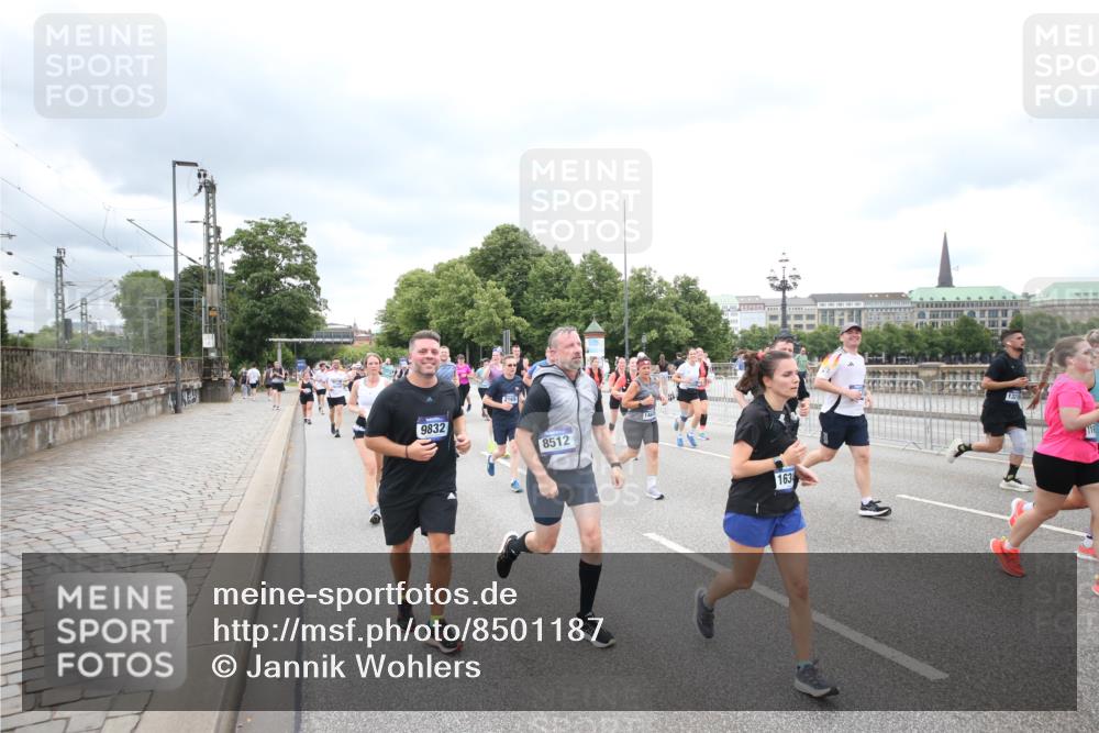 29.06.2025 - hella hamburg halbmarathon Jannik Wohlers http://msf.ph/oto/8501187 29.06.2025 10:57:46 Lombardsbrücke 1001, 1388, 2043, 2169, 2273, 2275, 3936, 4117, 4429, 5104, 5676, 5782, 6316, 6337, 6825, 7262, 7617, 7664, 7783, 7977, 7990, 8076, 8439, 8440, 8441, 8442, 8512, 8888, 9180, 9319, 9398, 9436, 9481, 9636, 9832, 10058, 10462, 10560, 10635, 10737, 10937, 11037, 11263, 11353, 11392, 11615, 11636, 11732, 12122, 12433, 13218, 13226, 13355, 13356, 13358, 13364, 13469, 13553, 13804, 14507, 14533, 14634, 14685, 15282, 15510, 15916, 16048, 16329, 16349, 17881 meine-sportfotos.de