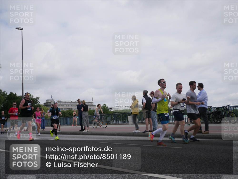 29.06.2025 - hella hamburg halbmarathon Luisa Fischer http://msf.ph/oto/8501189 29.06.2025 10:07:45 Kennedybrücke 14, 7852, 8217, 1832, 201, 1299, 1316, 2011, 2463, 2698, 4146, 6311, 8089, 8217 meine-sportfotos.de