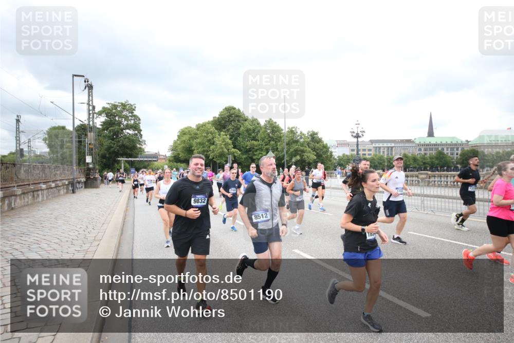 29.06.2025 - hella hamburg halbmarathon Jannik Wohlers http://msf.ph/oto/8501190 29.06.2025 10:57:46 Lombardsbrücke 1001, 1388, 2043, 2169, 2273, 2275, 3936, 4117, 4429, 5104, 5676, 5782, 6316, 6337, 6825, 7262, 7617, 7664, 7783, 7977, 7990, 8076, 8439, 8440, 8441, 8442, 8512, 8888, 9180, 9319, 9398, 9436, 9481, 9636, 9832, 10058, 10462, 10560, 10635, 10737, 10937, 11037, 11263, 11353, 11392, 11615, 11636, 11732, 12122, 12433, 13218, 13226, 13355, 13356, 13358, 13364, 13469, 13553, 13804, 14507, 14533, 14634, 14685, 15282, 15510, 15916, 16048, 16329, 16349, 17881 meine-sportfotos.de