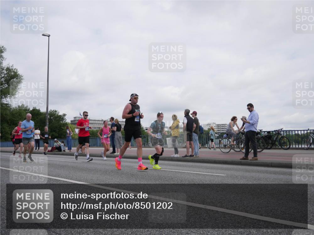 29.06.2025 - hella hamburg halbmarathon Luisa Fischer http://msf.ph/oto/8501202 29.06.2025 10:07:46 Kennedybrücke 1852, 414, 175, 1852, 8217, 1316, 2011, 2463, 2698, 4146, 6311, 8089, 8217, 9280 meine-sportfotos.de