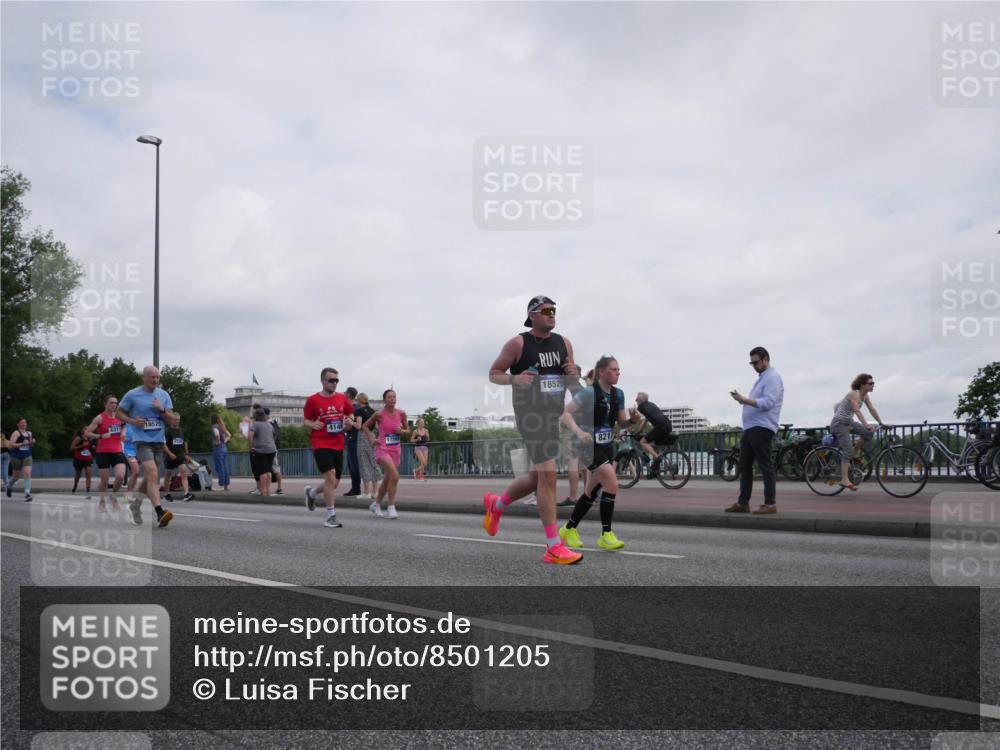 29.06.2025 - hella hamburg halbmarathon Luisa Fischer http://msf.ph/oto/8501205 29.06.2025 10:07:47 Kennedybrücke 18525, 631, 4146, 18520, 8217, 1316, 2011, 2463, 2698, 3994, 4146, 6311, 8089, 8217, 9280 meine-sportfotos.de