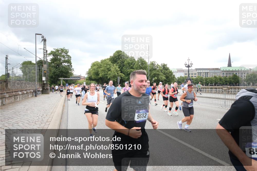 29.06.2025 - hella hamburg halbmarathon Jannik Wohlers http://msf.ph/oto/8501210 29.06.2025 10:57:47 Lombardsbrücke 1001, 1388, 1845, 2043, 2169, 2273, 2275, 3936, 4117, 4429, 5104, 5676, 5782, 6316, 6825, 7262, 7617, 7664, 7783, 7977, 7990, 8076, 8439, 8440, 8441, 8442, 8512, 8888, 9180, 9239, 9319, 9481, 9636, 9832, 10058, 10462, 10473, 10560, 10635, 10737, 10937, 11037, 11263, 11353, 11392, 11615, 11636, 11732, 12122, 12433, 13218, 13226, 13355, 13356, 13358, 13364, 13469, 13553, 13804, 14533, 14634, 14685, 15282, 15510, 15916, 16048, 16329, 16349, 16408, 17881 meine-sportfotos.de