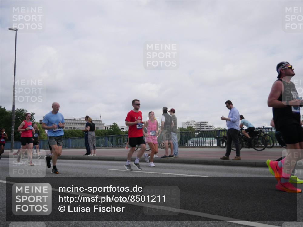 29.06.2025 - hella hamburg halbmarathon Luisa Fischer http://msf.ph/oto/8501211 29.06.2025 10:07:48 Kennedybrücke 652, 4146, 1756, 1316, 2463, 2698, 3994, 4146, 6311, 8089, 8217, 9280 meine-sportfotos.de
