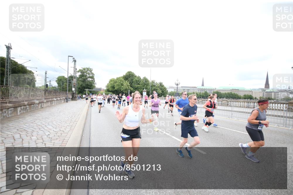 29.06.2025 - hella hamburg halbmarathon Jannik Wohlers http://msf.ph/oto/8501213 29.06.2025 10:57:48 Lombardsbrücke 1001, 1388, 1845, 2043, 2169, 2273, 2275, 3936, 4117, 4429, 5104, 5676, 5782, 6825, 7262, 7617, 7664, 7783, 7977, 7990, 8076, 8439, 8440, 8441, 8442, 8512, 8888, 9180, 9239, 9319, 9481, 9636, 9832, 10058, 10462, 10473, 10635, 10737, 10937, 11037, 11392, 11615, 11636, 11708, 11732, 12122, 12433, 13218, 13226, 13355, 13356, 13358, 13469, 13553, 14533, 14634, 14685, 15282, 15916, 16048, 16329, 16349, 16408, 17881 meine-sportfotos.de