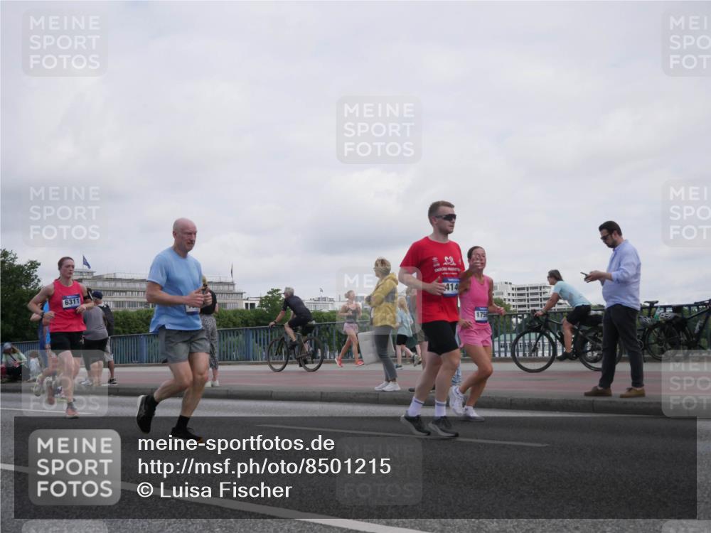 29.06.2025 - hella hamburg halbmarathon Luisa Fischer http://msf.ph/oto/8501215 29.06.2025 10:07:48 Kennedybrücke 6311, 414, 1756, 1316, 2463, 2698, 3994, 4146, 6311, 8089, 8217, 9280 meine-sportfotos.de