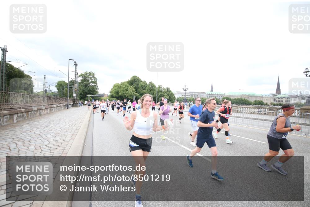 29.06.2025 - hella hamburg halbmarathon Jannik Wohlers http://msf.ph/oto/8501219 29.06.2025 10:57:48 Lombardsbrücke 1001, 1388, 1845, 2043, 2169, 2273, 2275, 3936, 4117, 4429, 5104, 5676, 5782, 6825, 7262, 7617, 7664, 7783, 7977, 7990, 8076, 8439, 8440, 8441, 8442, 8512, 8888, 9180, 9239, 9319, 9481, 9636, 9832, 10058, 10462, 10473, 10635, 10737, 10937, 11037, 11392, 11615, 11636, 11708, 11732, 12122, 12433, 13218, 13226, 13355, 13356, 13358, 13469, 13553, 14533, 14634, 14685, 15282, 15916, 16048, 16329, 16349, 16408, 17881 meine-sportfotos.de
