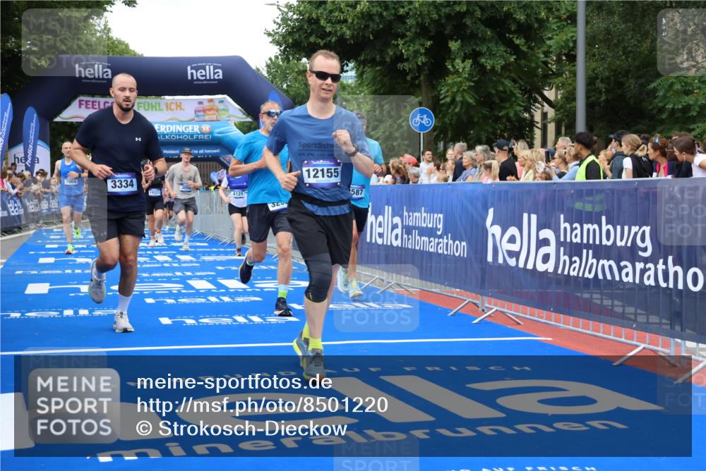 29.06.2025 - hella hamburg halbmarathon Strokosch-Dieckow http://msf.ph/oto/8501220 29.06.2025 10:53:02 Ziel 2111, 2208, 3059, 3258, 3334, 4121, 4770, 5907, 7509, 7864, 8587, 9093, 9537, 12155, 12367, 12519, 12910, 14323, 14791, 15430, 18590, 18720, 19208 meine-sportfotos.de