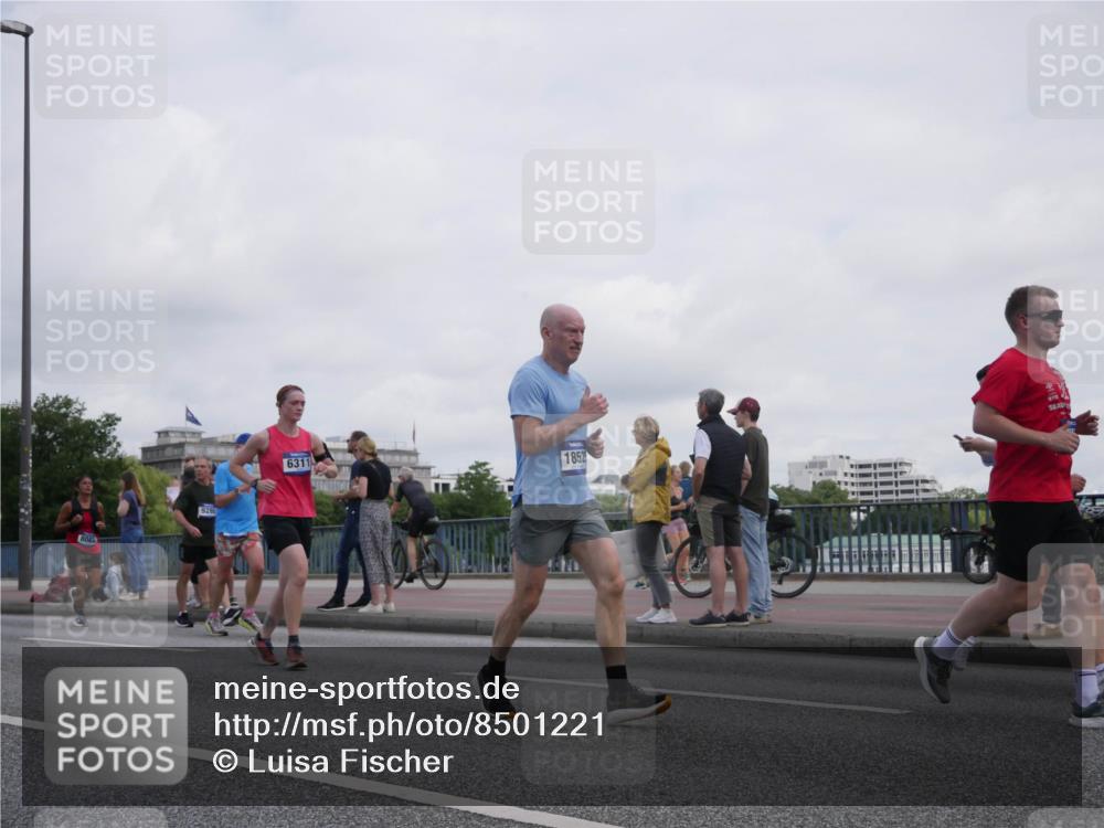 29.06.2025 - hella hamburg halbmarathon Luisa Fischer http://msf.ph/oto/8501221 29.06.2025 10:07:49 Kennedybrücke 808, 9280, 6311, 1852, 1316, 2463, 2698, 3994, 4146, 6311, 8089, 8217, 9280 meine-sportfotos.de