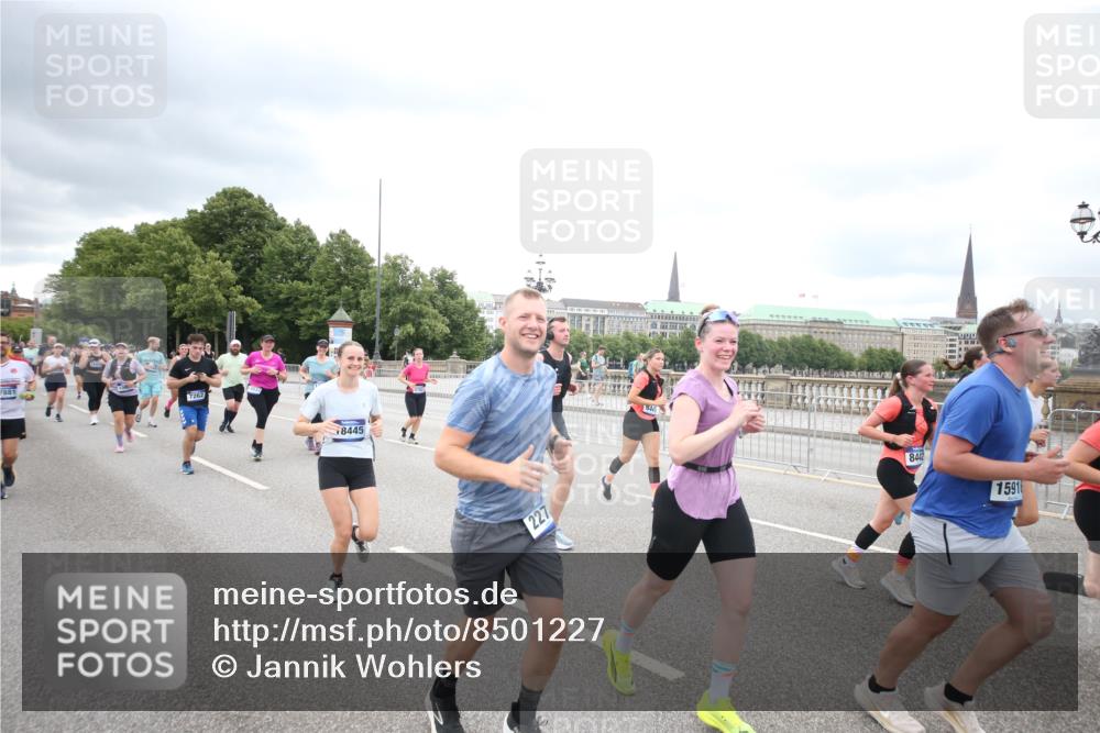 29.06.2025 - hella hamburg halbmarathon Jannik Wohlers http://msf.ph/oto/8501227 29.06.2025 10:57:49 Lombardsbrücke 1001, 1388, 1845, 2043, 2169, 2273, 2275, 3540, 4117, 5104, 5676, 5782, 6825, 7262, 7617, 7664, 7783, 7977, 7990, 8076, 8439, 8440, 8441, 8442, 8512, 8888, 9123, 9180, 9239, 9319, 9481, 9636, 9832, 10058, 10462, 10473, 10635, 10937, 11037, 11392, 11615, 11636, 11708, 11732, 12122, 12433, 13218, 13226, 13355, 13356, 13358, 13469, 13553, 14533, 14584, 14634, 14685, 15282, 15916, 16048, 16329, 16349, 16408, 16878, 17881 meine-sportfotos.de