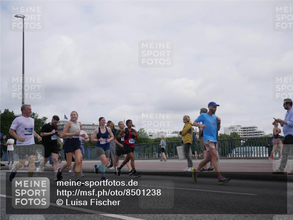 29.06.2025 - hella hamburg halbmarathon Luisa Fischer http://msf.ph/oto/8501238 29.06.2025 10:07:50 Kennedybrücke 17685, 15532, 17686, 316, 92, 8089, 1316, 2463, 2698, 3994, 4146, 6311, 8089, 8217, 9280, 10100, 10709 meine-sportfotos.de