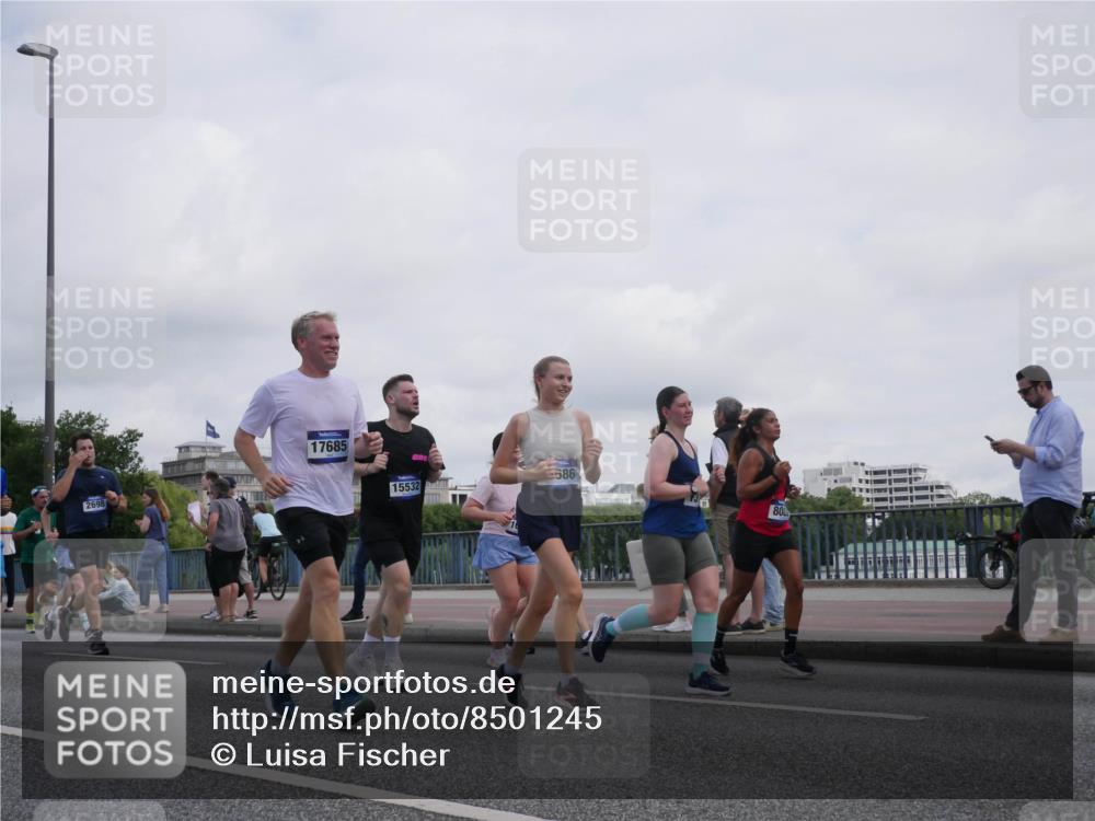 29.06.2025 - hella hamburg halbmarathon Luisa Fischer http://msf.ph/oto/8501245 29.06.2025 10:07:51 Kennedybrücke 2698, 17685, 15532, 586, 80, 1316, 1559, 2463, 2698, 3994, 4146, 6311, 8089, 9280, 10100, 10709 meine-sportfotos.de