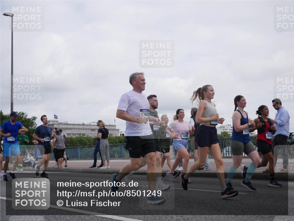 29.06.2025 - hella hamburg halbmarathon Luisa Fischer http://msf.ph/oto/8501249 29.06.2025 10:07:52 Kennedybrücke 2463, 2698, 17685, 155, 928, 16995, 17686, 131, 8089, 1316, 1559, 2463, 2698, 3994, 6311, 8089, 9280, 10100, 10709, 10834 meine-sportfotos.de