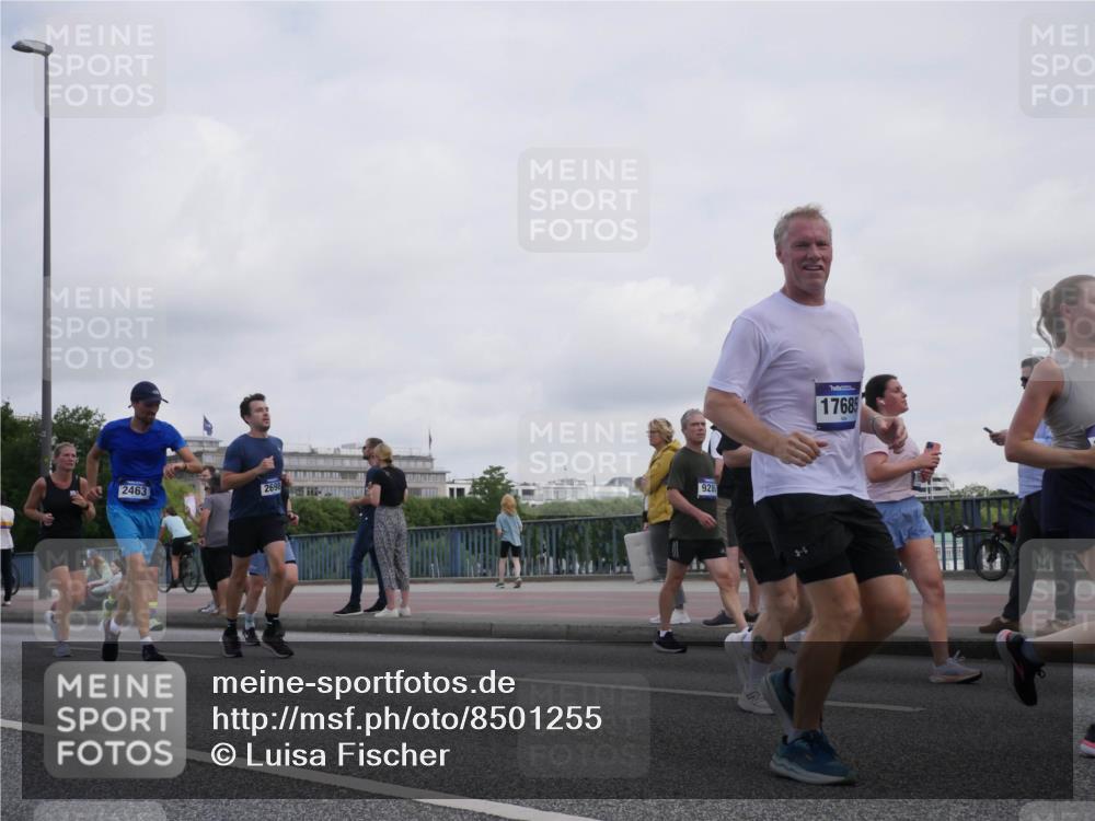 29.06.2025 - hella hamburg halbmarathon Luisa Fischer http://msf.ph/oto/8501255 29.06.2025 10:07:52 Kennedybrücke 2463, 2698, 2030, 928, 17685, 1316, 1559, 2463, 2698, 3994, 6311, 8089, 9280, 10100, 10709, 10834 meine-sportfotos.de
