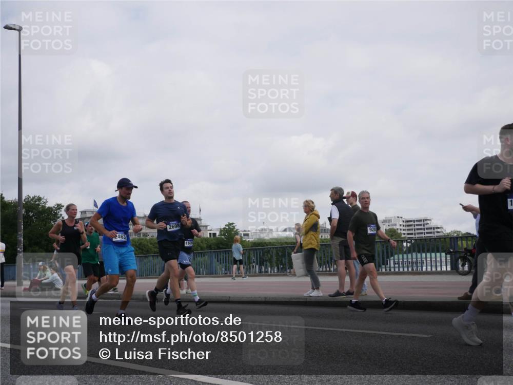 29.06.2025 - hella hamburg halbmarathon Luisa Fischer http://msf.ph/oto/8501258 29.06.2025 10:07:53 Kennedybrücke 463, 2698, 1609, 928, 1126, 1316, 1559, 2463, 2698, 3994, 8089, 9280, 10100, 10709, 10834 meine-sportfotos.de