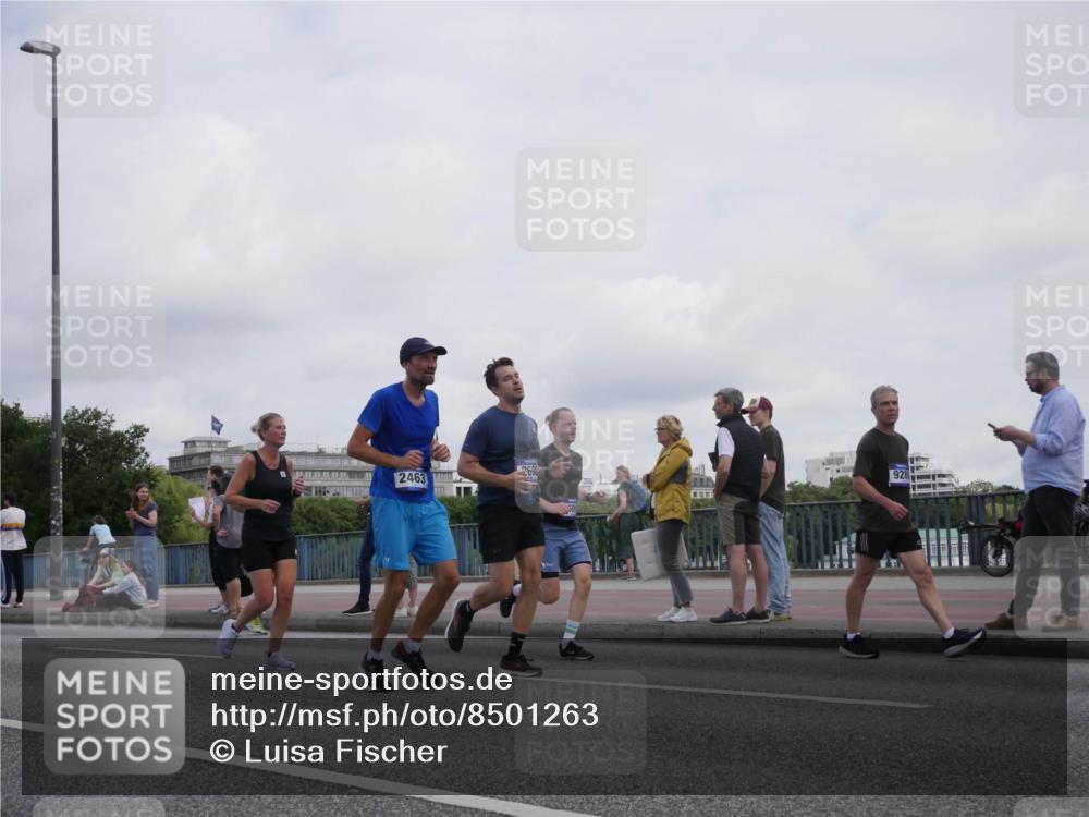 29.06.2025 - hella hamburg halbmarathon Luisa Fischer http://msf.ph/oto/8501263 29.06.2025 10:07:53 Kennedybrücke 2463, 2698, 1126, 1316, 1559, 2463, 2698, 3994, 8089, 9280, 10100, 10709, 10834 meine-sportfotos.de