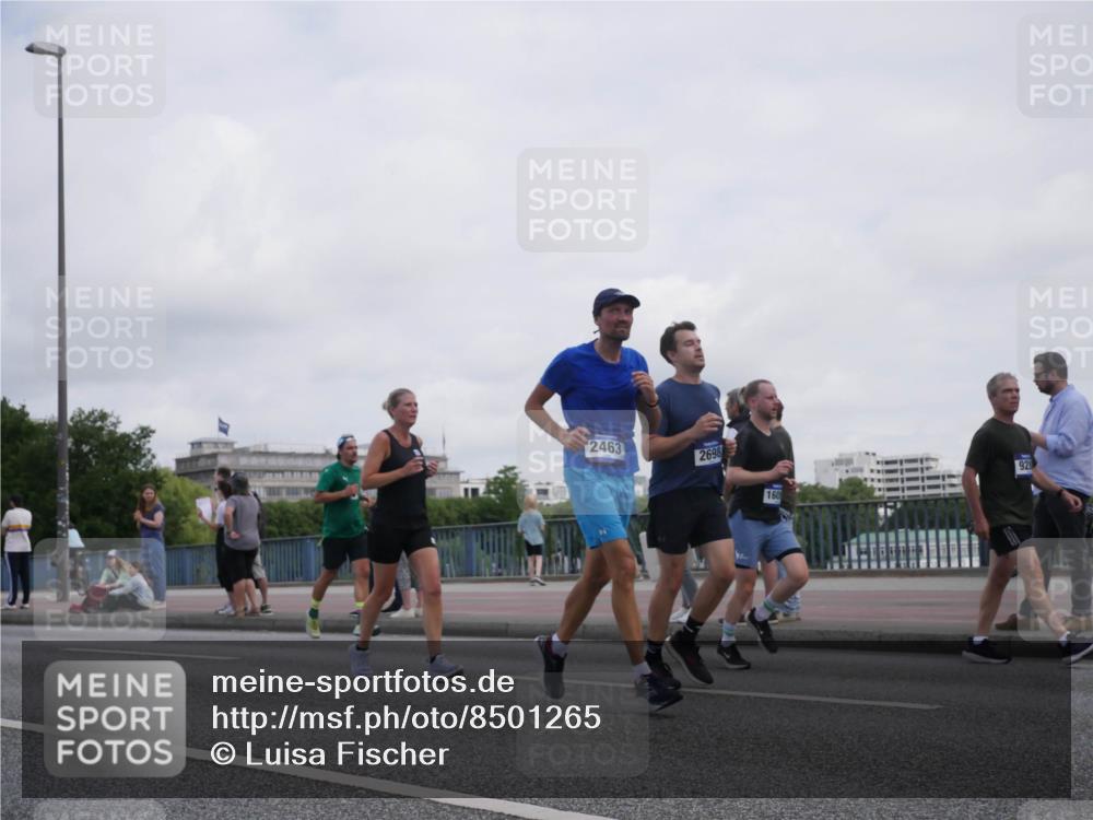 29.06.2025 - hella hamburg halbmarathon Luisa Fischer http://msf.ph/oto/8501265 29.06.2025 10:07:54 Kennedybrücke 2463, 2698, 92, 160, 1126, 1316, 1559, 2463, 2698, 2852, 3994, 4293, 4538, 8089, 9280, 10100, 10709, 10834 meine-sportfotos.de