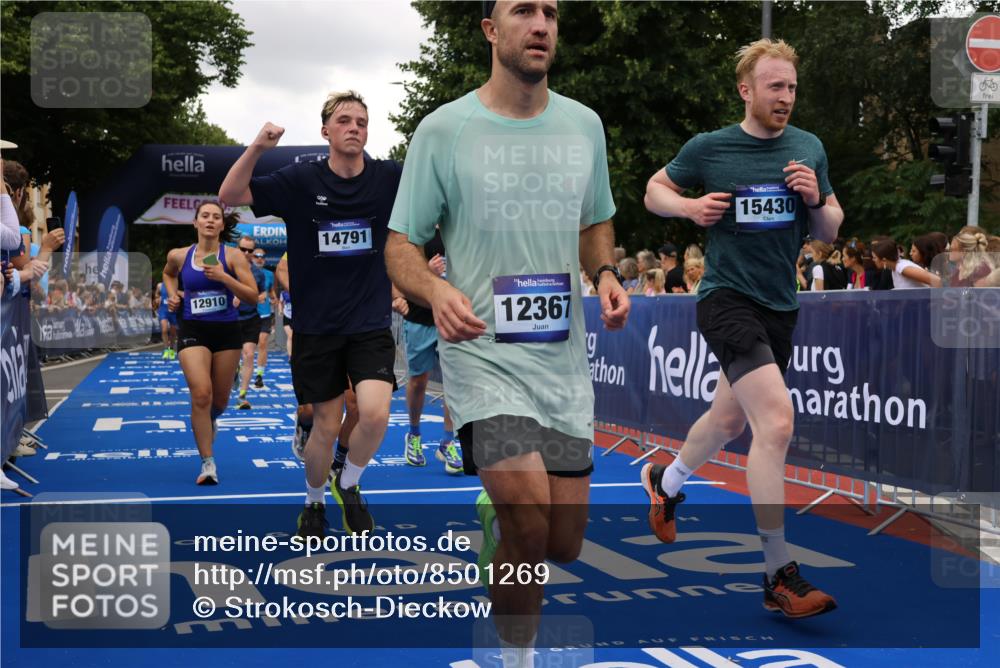 29.06.2025 - hella hamburg halbmarathon Strokosch-Dieckow http://msf.ph/oto/8501269 29.06.2025 10:52:59 Ziel 1258, 2099, 2208, 3059, 3258, 3334, 4121, 4557, 4558, 4770, 5907, 7509, 7864, 8139, 8587, 8720, 9093, 9537, 10724, 12155, 12367, 12519, 12910, 14323, 14791, 15430, 18590, 18720, 19208 meine-sportfotos.de