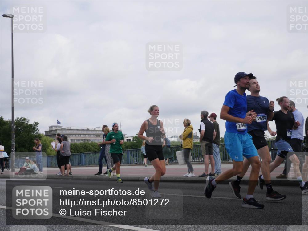 29.06.2025 - hella hamburg halbmarathon Luisa Fischer http://msf.ph/oto/8501272 29.06.2025 10:07:54 Kennedybrücke 2463, 2698, 160, 1126, 1316, 1559, 2463, 2698, 2852, 3994, 4293, 4538, 8089, 9280, 10100, 10709, 10834 meine-sportfotos.de