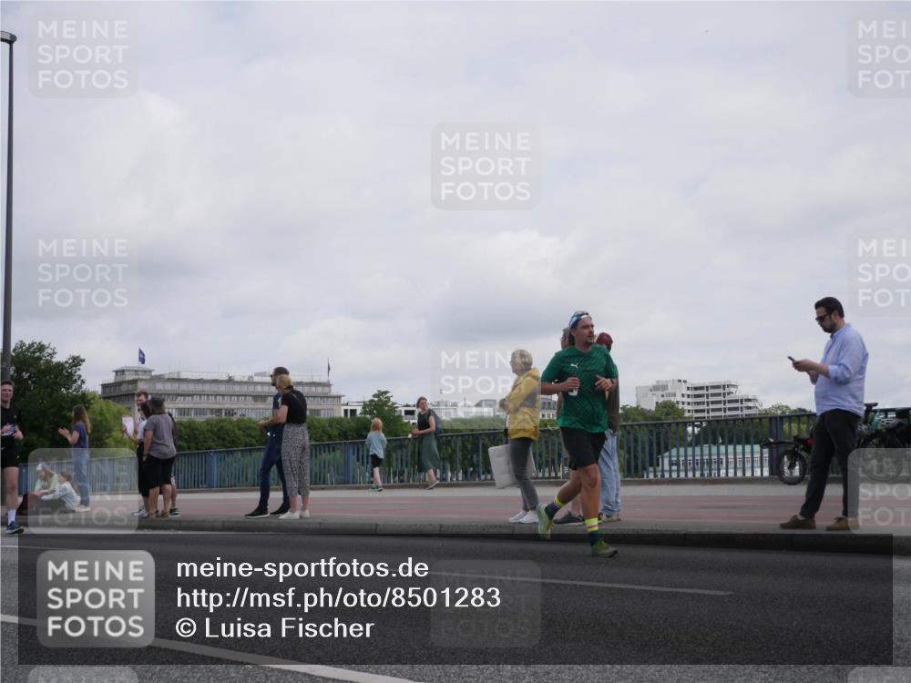 29.06.2025 - hella hamburg halbmarathon Luisa Fischer http://msf.ph/oto/8501283 29.06.2025 10:07:56 Kennedybrücke 1126, 1559, 2424, 2463, 2852, 3994, 4293, 4538, 7017, 9280, 10100, 10709, 10834 meine-sportfotos.de