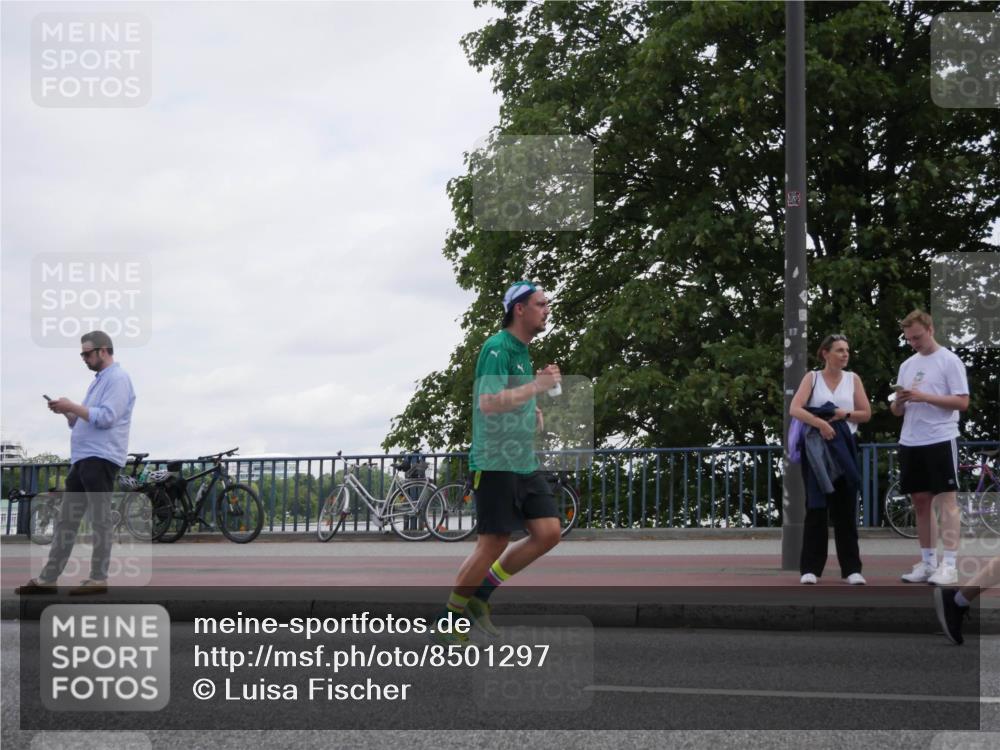 29.06.2025 - hella hamburg halbmarathon Luisa Fischer http://msf.ph/oto/8501297 29.06.2025 10:07:57 Kennedybrücke 1126, 1559, 2424, 2540, 2852, 3994, 4293, 4538, 7017, 9280, 10100, 10709, 10834 meine-sportfotos.de