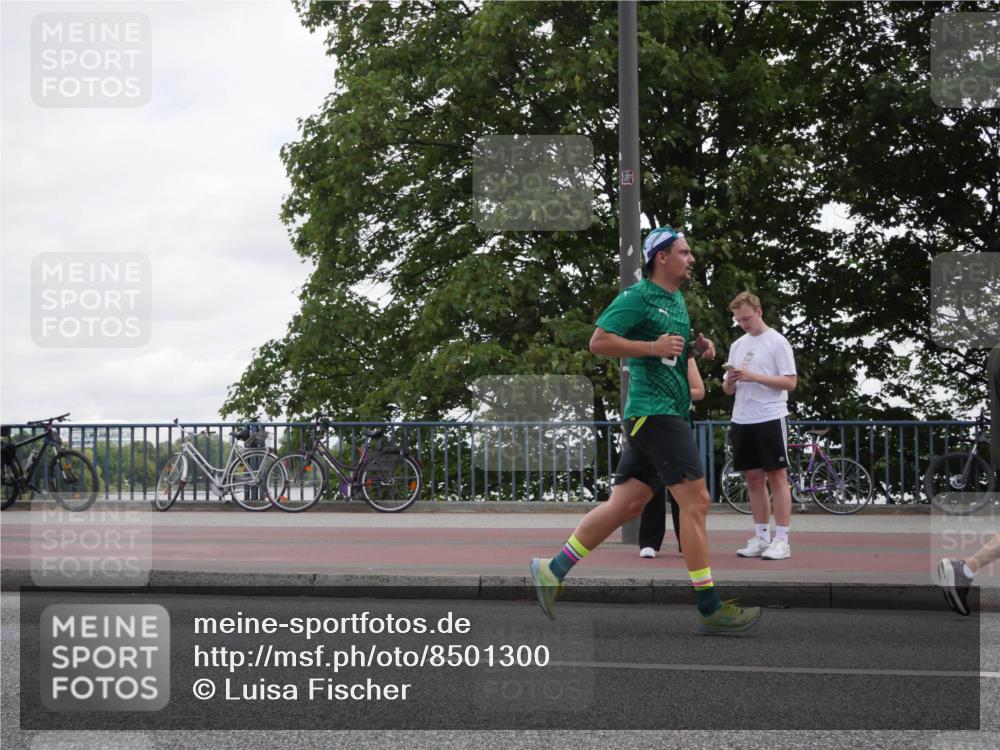 29.06.2025 - hella hamburg halbmarathon Luisa Fischer http://msf.ph/oto/8501300 29.06.2025 10:07:58 Kennedybrücke 1126, 1347, 1559, 2424, 2540, 2852, 3994, 4293, 4538, 7017, 9280, 10100, 10709, 10834 meine-sportfotos.de