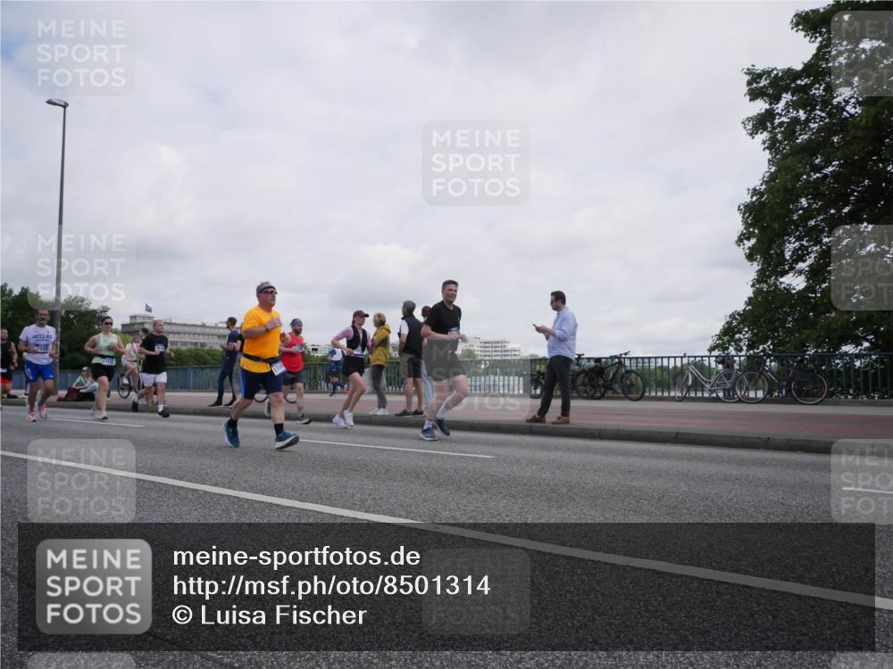 29.06.2025 - hella hamburg halbmarathon Luisa Fischer http://msf.ph/oto/8501314 29.06.2025 10:07:59 Kennedybrücke 1559, 1126, 1347, 1559, 2424, 2540, 2852, 3994, 4293, 4538, 7017, 9280, 10100, 10709, 10834 meine-sportfotos.de