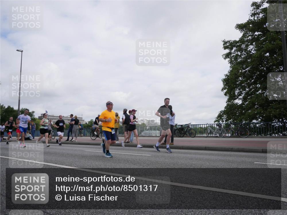 29.06.2025 - hella hamburg halbmarathon Luisa Fischer http://msf.ph/oto/8501317 29.06.2025 10:08:00 Kennedybrücke 155, 10834, 135, 1126, 1347, 1559, 2424, 2540, 2852, 3994, 4293, 4538, 7017, 10100, 10709, 10834 meine-sportfotos.de