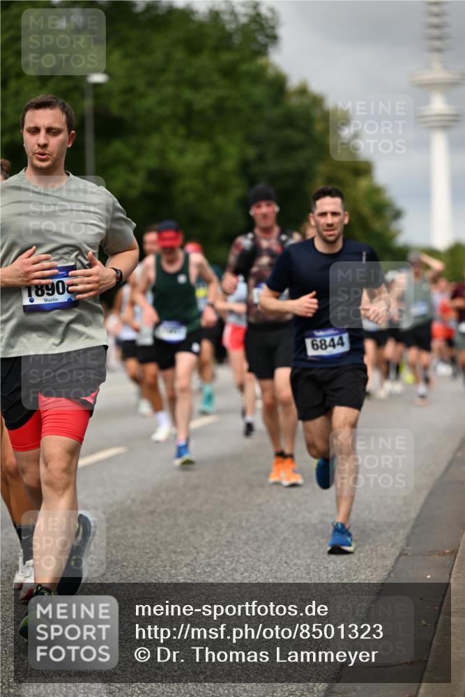 29.06.2025 - hella hamburg halbmarathon Dr. Thomas Lammeyer http://msf.ph/oto/8501323 29.06.2025 10:25:01 Kennedybrücke 1011, 2053, 2101, 2325, 2834, 2923, 2986, 3161, 3247, 3781, 3813, 3842, 4082, 4154, 4166, 4288, 4754, 4869, 5181, 5625, 5811, 5812, 6275, 6308, 6608, 6844, 6951, 7608, 8113, 8146, 8724, 8940, 9005, 9011, 9236, 9501, 9981, 10039, 10350, 10585, 10602, 11100, 11145 meine-sportfotos.de