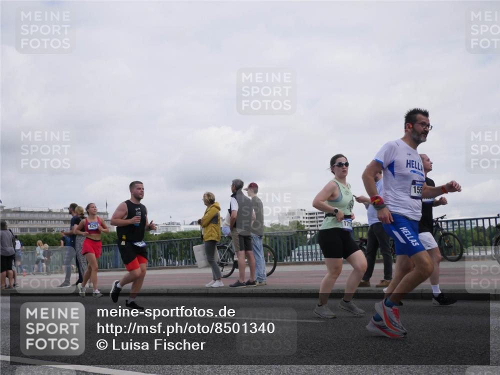 29.06.2025 - hella hamburg halbmarathon Luisa Fischer http://msf.ph/oto/8501340 29.06.2025 10:08:02 Kennedybrücke 4293, 1712, 155, 1126, 1347, 1559, 2424, 2540, 2852, 4293, 4538, 6907, 6908, 7017, 10100, 10709, 10834 meine-sportfotos.de