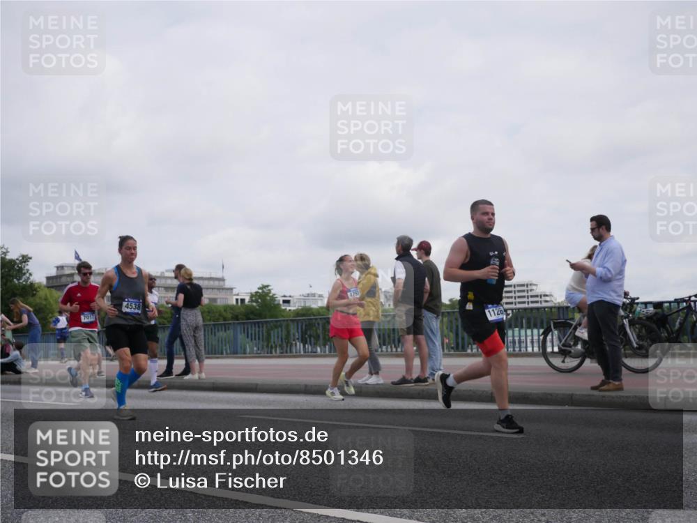29.06.2025 - hella hamburg halbmarathon Luisa Fischer http://msf.ph/oto/8501346 29.06.2025 10:08:03 Kennedybrücke 4538, 7017, 1126, 1126, 1347, 1559, 2424, 2540, 2852, 4293, 4538, 6907, 6908, 7017, 10100, 10709, 10834 meine-sportfotos.de