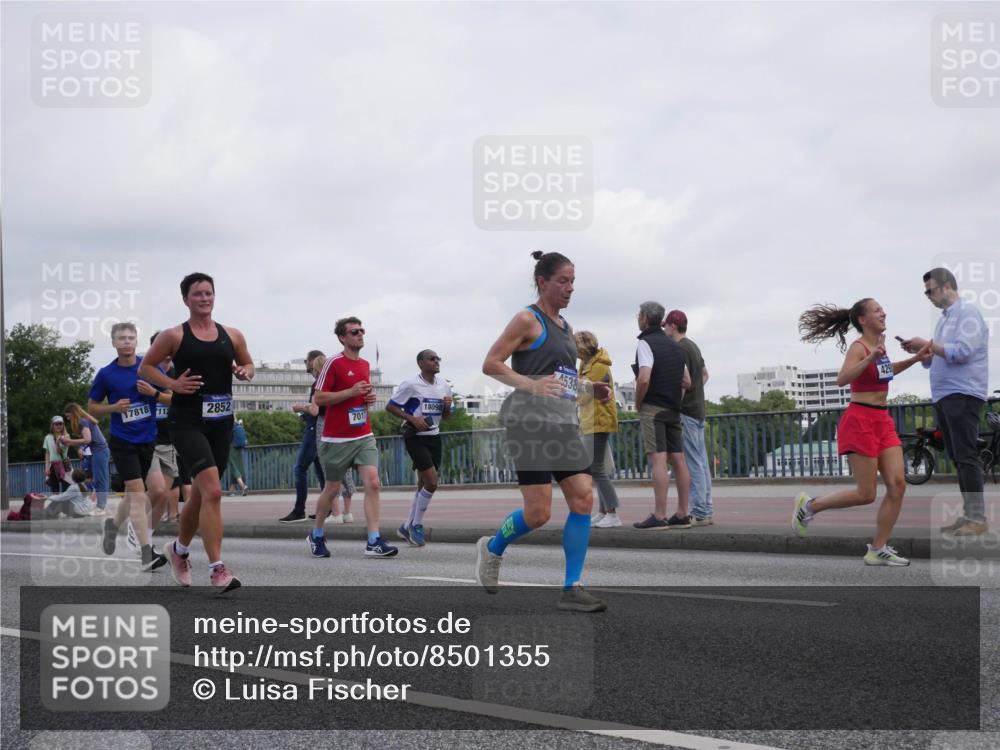 29.06.2025 - hella hamburg halbmarathon Luisa Fischer http://msf.ph/oto/8501355 29.06.2025 10:08:04 Kennedybrücke 17818, 112, 2852, 7017, 18098, 538, 429, 1126, 1347, 1559, 2424, 2540, 2852, 4293, 4538, 6907, 6908, 7017, 10834 meine-sportfotos.de