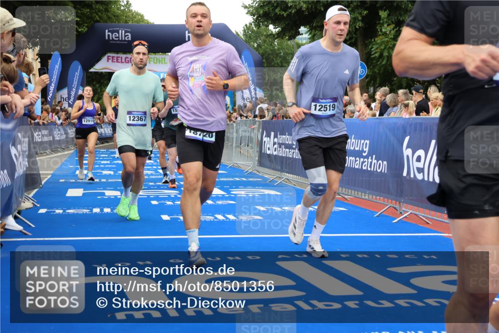 29.06.2025 - hella hamburg halbmarathon Strokosch-Dieckow http://msf.ph/oto/8501356 29.06.2025 10:52:58 Ziel 1257, 1258, 2099, 2208, 3059, 3258, 3334, 4121, 4557, 4558, 4770, 5907, 7509, 7864, 8139, 8587, 8720, 8955, 9093, 9537, 10724, 12155, 12367, 12519, 12910, 14323, 14791, 15430, 18590, 18720, 19208 meine-sportfotos.de