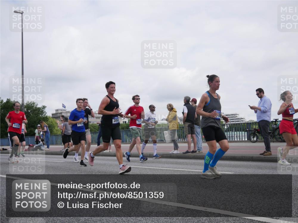 29.06.2025 - hella hamburg halbmarathon Luisa Fischer http://msf.ph/oto/8501359 29.06.2025 10:08:05 Kennedybrücke 2424, 112, 17818, 2852, 701, 429, 1126, 1347, 2424, 2540, 2852, 4293, 4538, 6907, 6908, 7017, 10834 meine-sportfotos.de