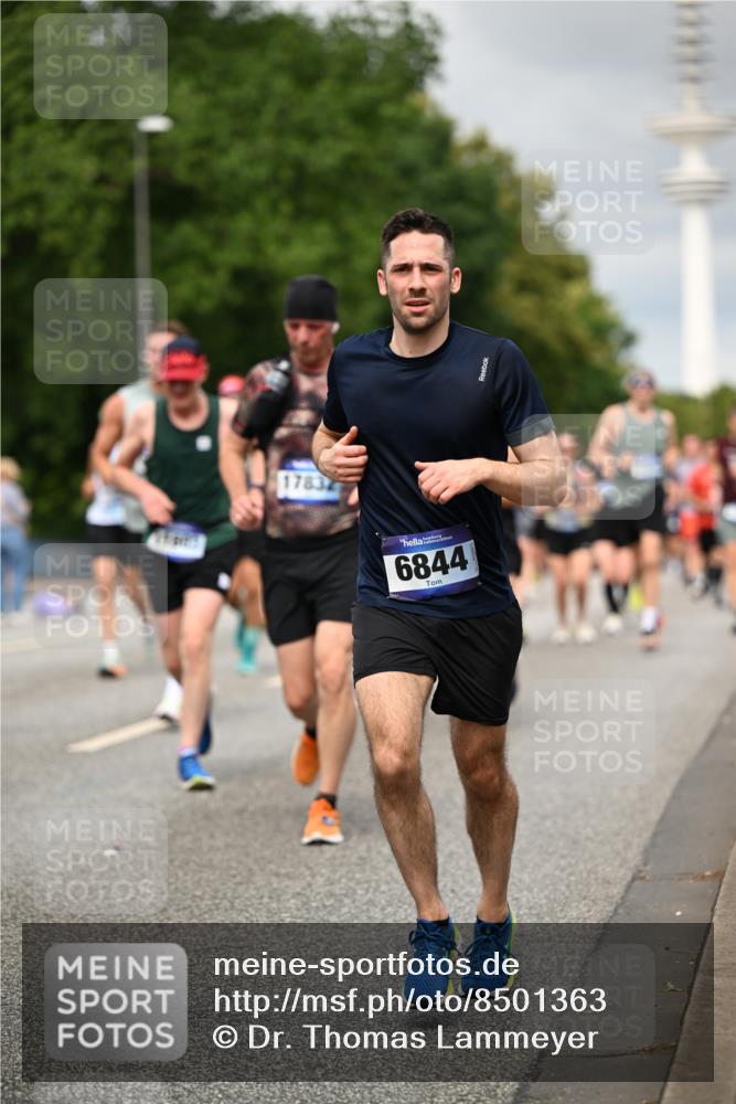 29.06.2025 - hella hamburg halbmarathon Dr. Thomas Lammeyer http://msf.ph/oto/8501363 29.06.2025 10:25:02 Kennedybrücke 1011, 2053, 2101, 2325, 2383, 2834, 2923, 2986, 3161, 3247, 3781, 3813, 3842, 4082, 4154, 4166, 4288, 4754, 4869, 5181, 5625, 5811, 5812, 6275, 6308, 6608, 6844, 6951, 7608, 8113, 8146, 8724, 8940, 9005, 9011, 9236, 9501, 9981, 10039, 10350, 10585, 10602, 11100, 11145 meine-sportfotos.de