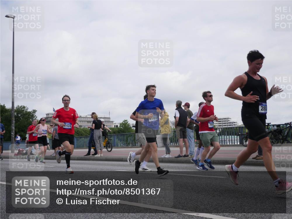 29.06.2025 - hella hamburg halbmarathon Luisa Fischer http://msf.ph/oto/8501367 29.06.2025 10:08:06 Kennedybrücke 1341, 18111, 2424, 7818, 2852, 1126, 1347, 2424, 2540, 2852, 4293, 4394, 4538, 6907, 6908, 7017 meine-sportfotos.de