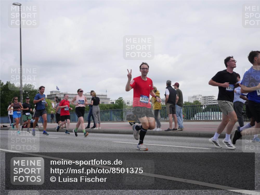 29.06.2025 - hella hamburg halbmarathon Luisa Fischer http://msf.ph/oto/8501375 29.06.2025 10:08:07 Kennedybrücke 1774, 254, 1347, 18111, 2424, 17112, 1347, 2424, 2540, 2852, 4293, 4394, 4538, 6907, 6908, 7017 meine-sportfotos.de